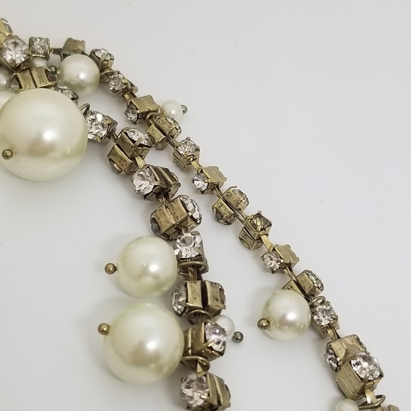 VINTAGE LONG GOLDTONE CHAIN NECKLACE WITH FAUX PEARL & CRYSTAL ACCENTS - Picture 6 of 7